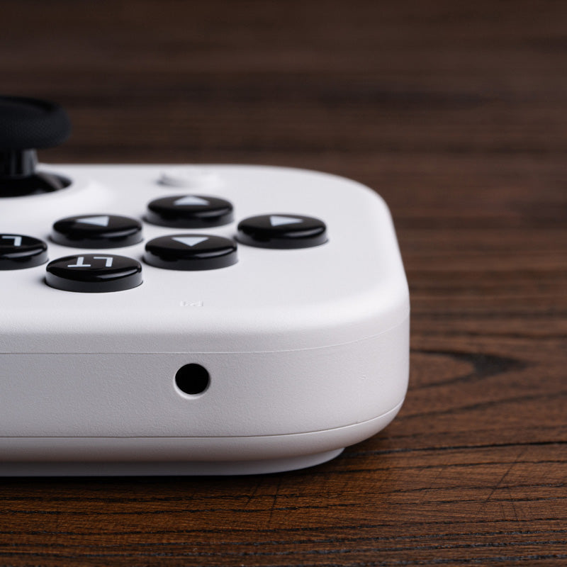8BitDo Lite SE 2.4G Wireless Controller for Xbox - Controller Design for Streamlined Gaming Sessions