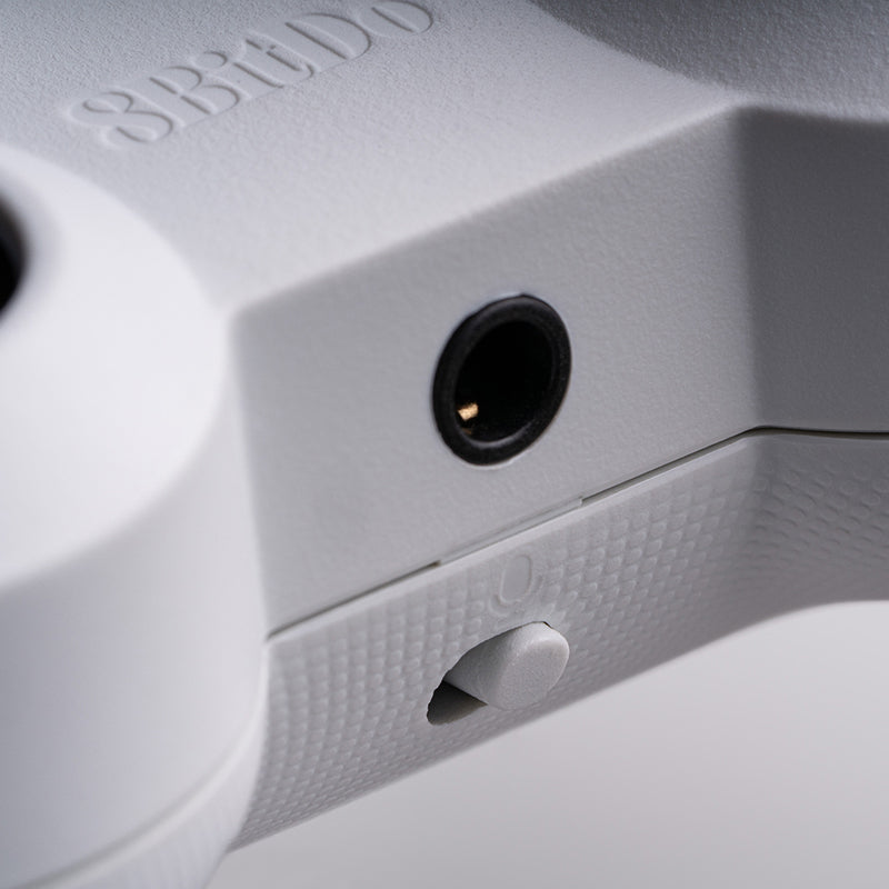8BitDo Pro 2 Wired Controller for Xbox (Hall Effect joysticks) - Controller Design for Streamlined Gaming Sessions